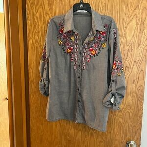 Mislook size 1X Gray Embroidered Button-Up Shirt